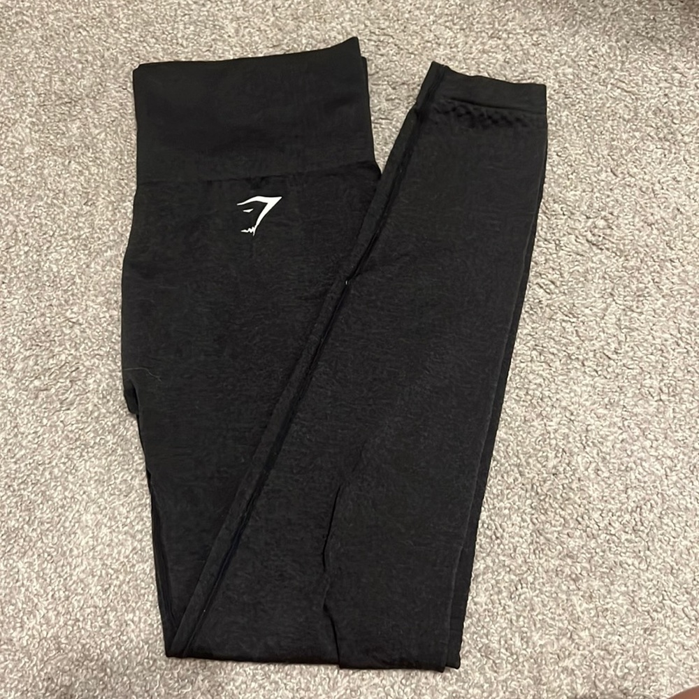 Black gym shark leggings